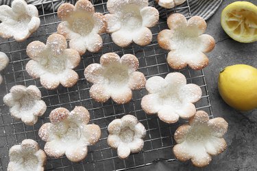 Dust flowers with powdered sugar