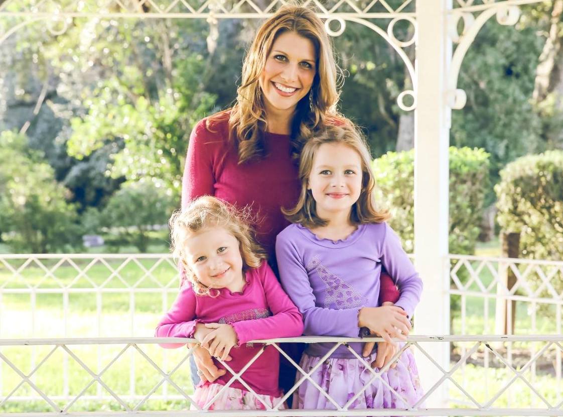 kristen hewitt and daughters