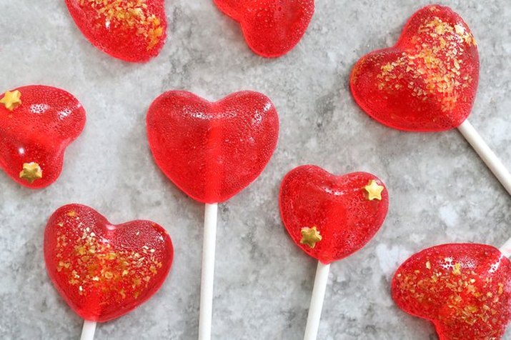 Cinnamon Lollipops