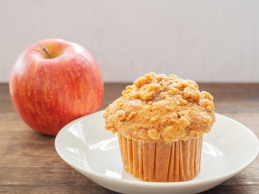 Apple crumble cupcake muffin