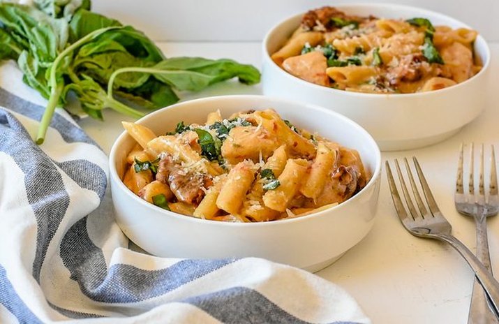 Creamy tomato basil chicken pasta for two