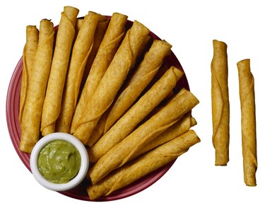 Is There a Difference Between Rolled Tacos & Taquitos?